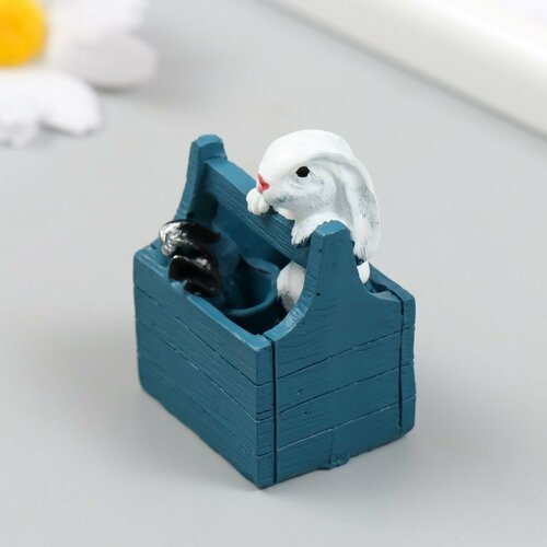 Декор для аквариума “Белый кролик в ящике” 5х2,8х3,2 см