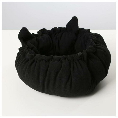 Лежанка для кошек на стяжке с ушками, цвет чёрный 55 см